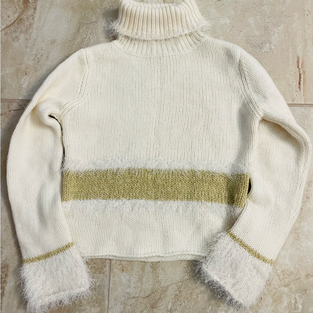 Apart Impressions sweater.  Small.  Great condition